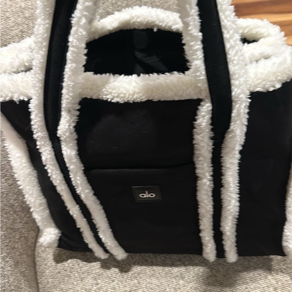 New never used Alo winter fun tote bag - Picture 3 of 8